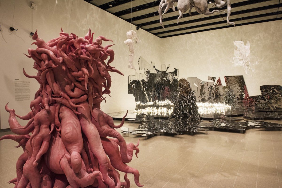 Художник Lee bul