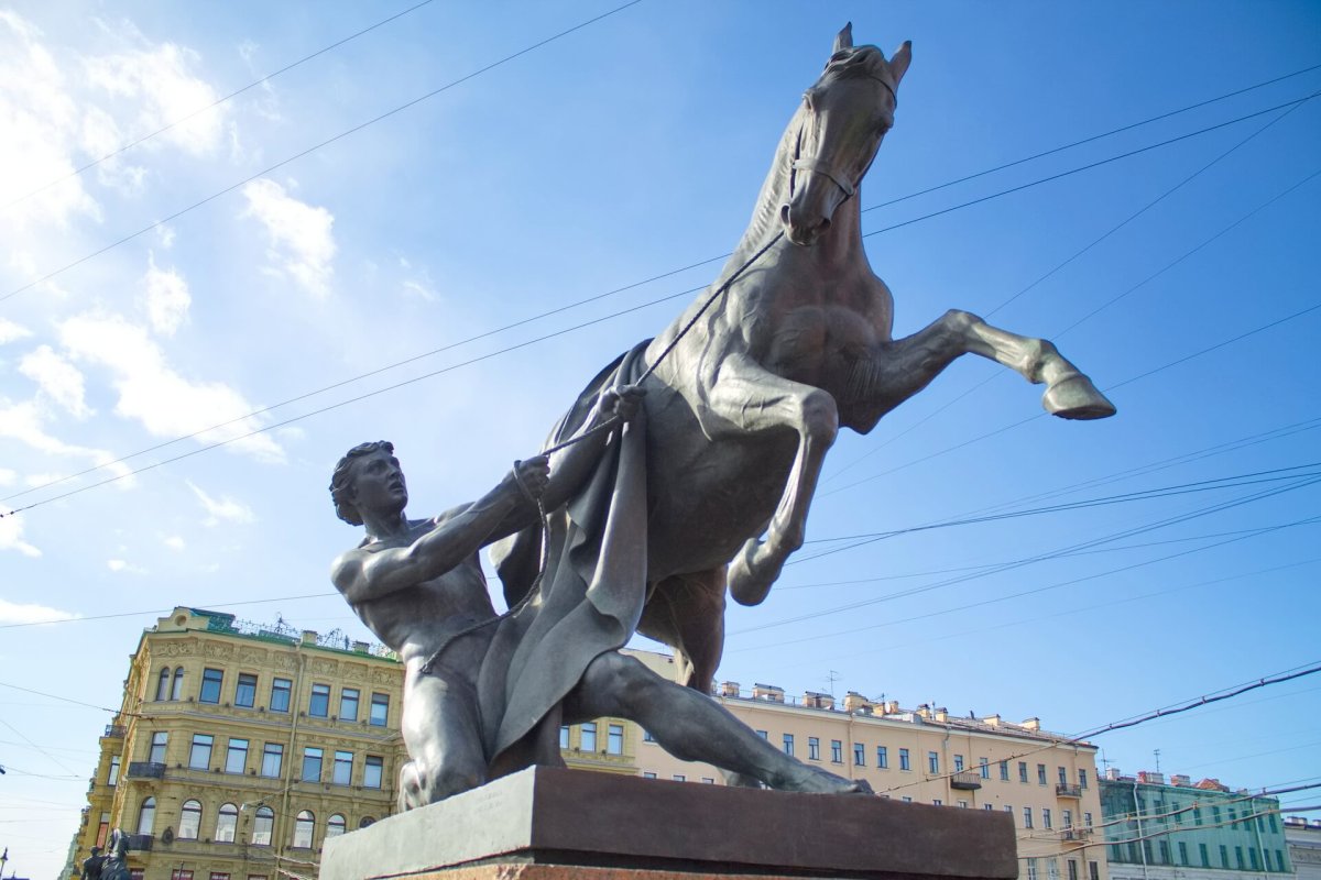 Кони Аничкова моста