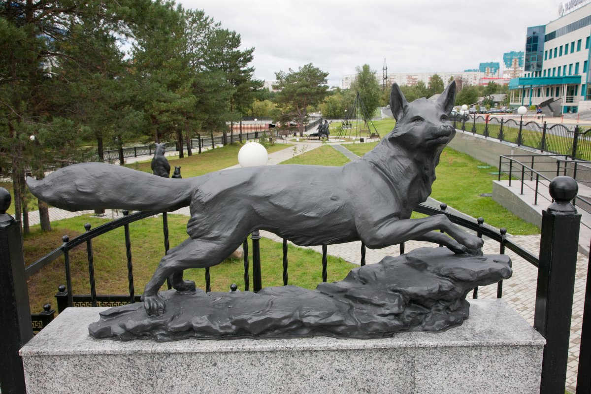 Черный Лис Сургут памятник