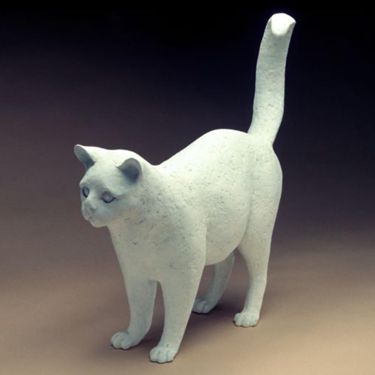 Кошка круглая скульптура