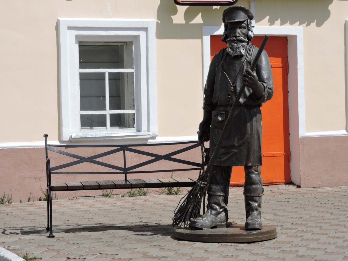 Памятник дворнику Саранск
