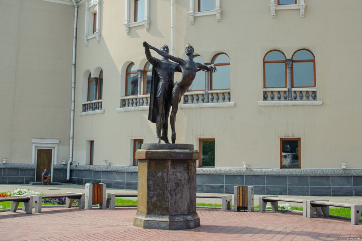 Скульптура красавица Ангара Улан-Удэ