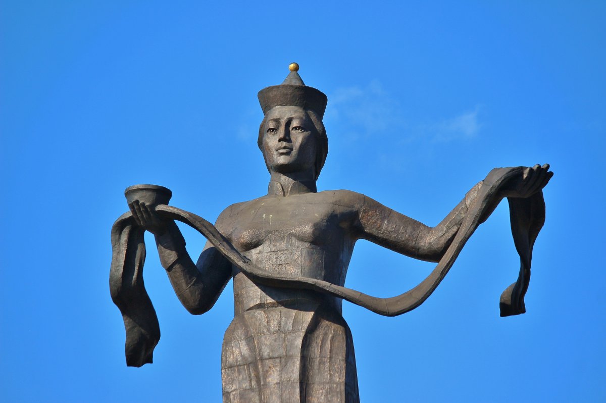 Мать Бурятия памятник в Улан-Удэ