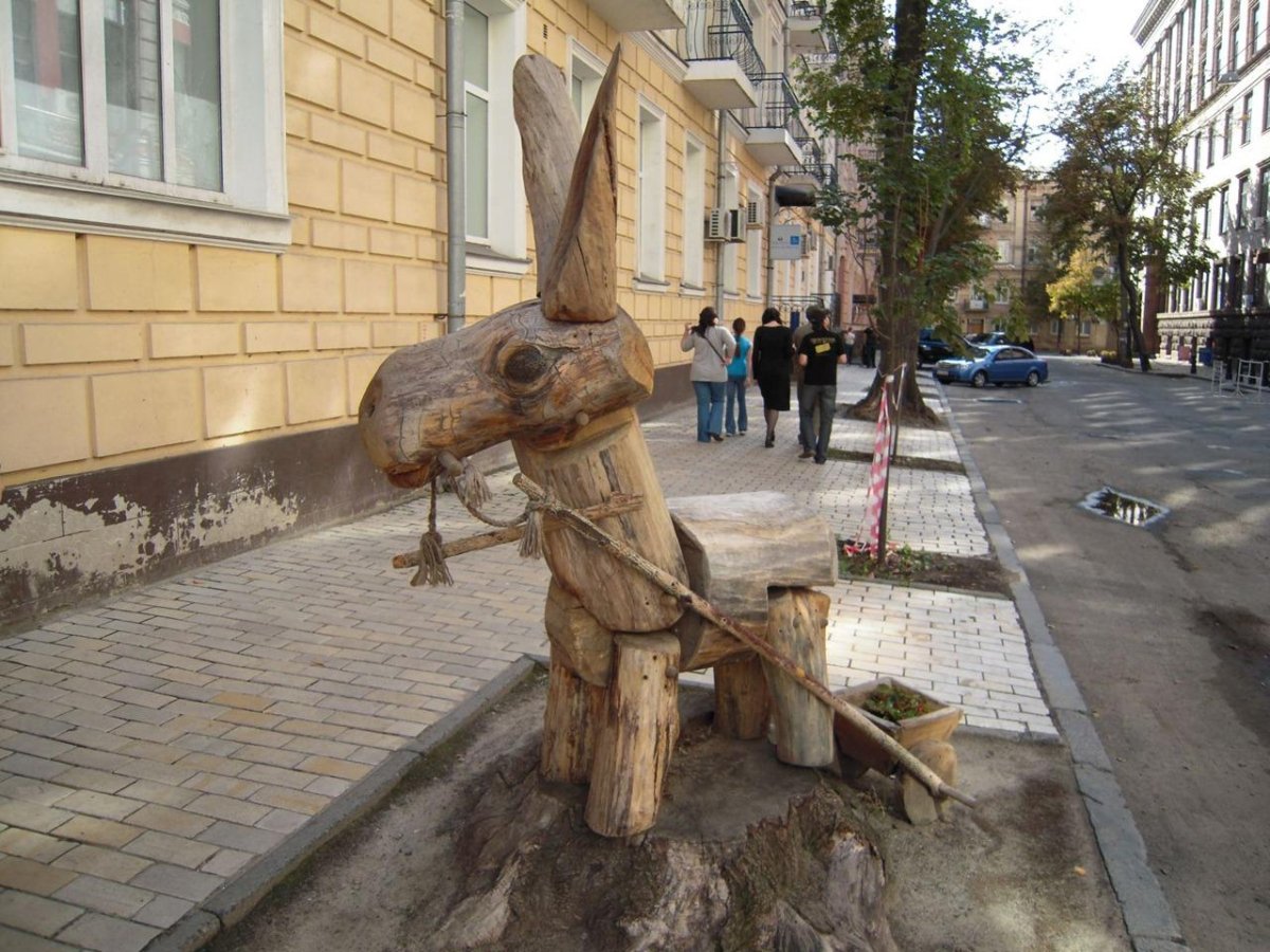 Ослик из дерева