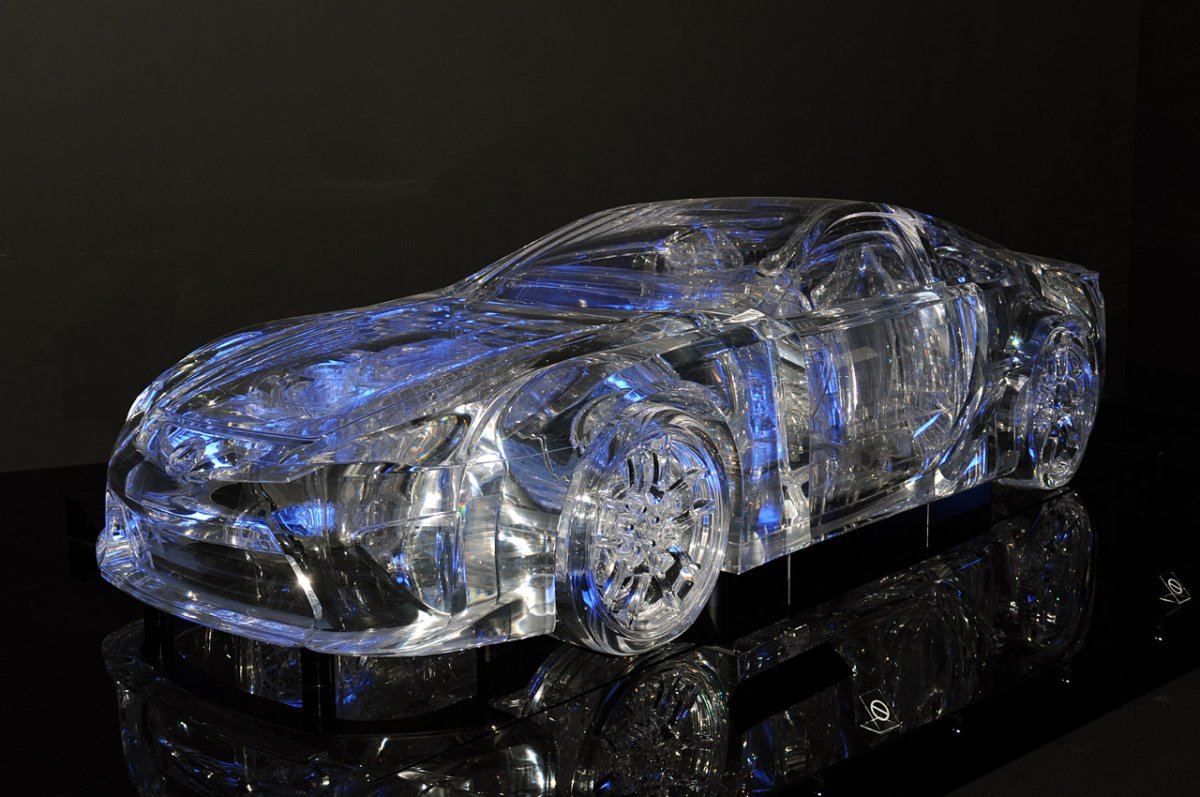 Стеклянный автомобиль