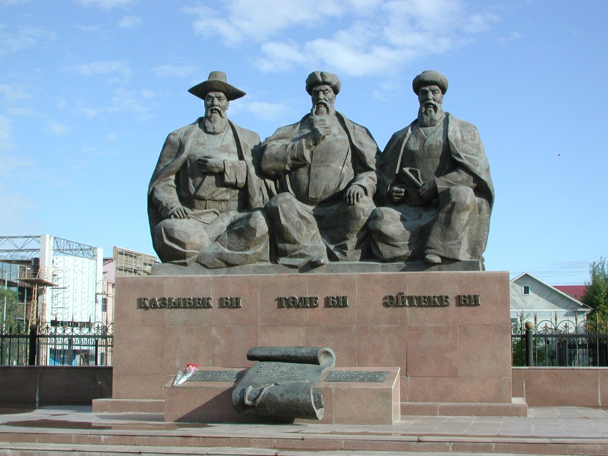 Төле би памятники