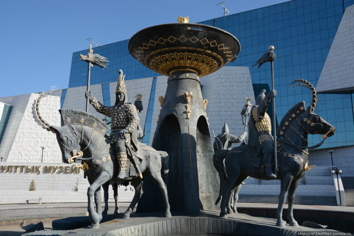 Памятники в Астане