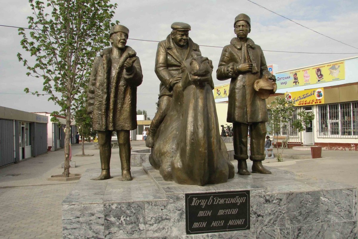 Памятник джентльменам удачи в Джамбуле