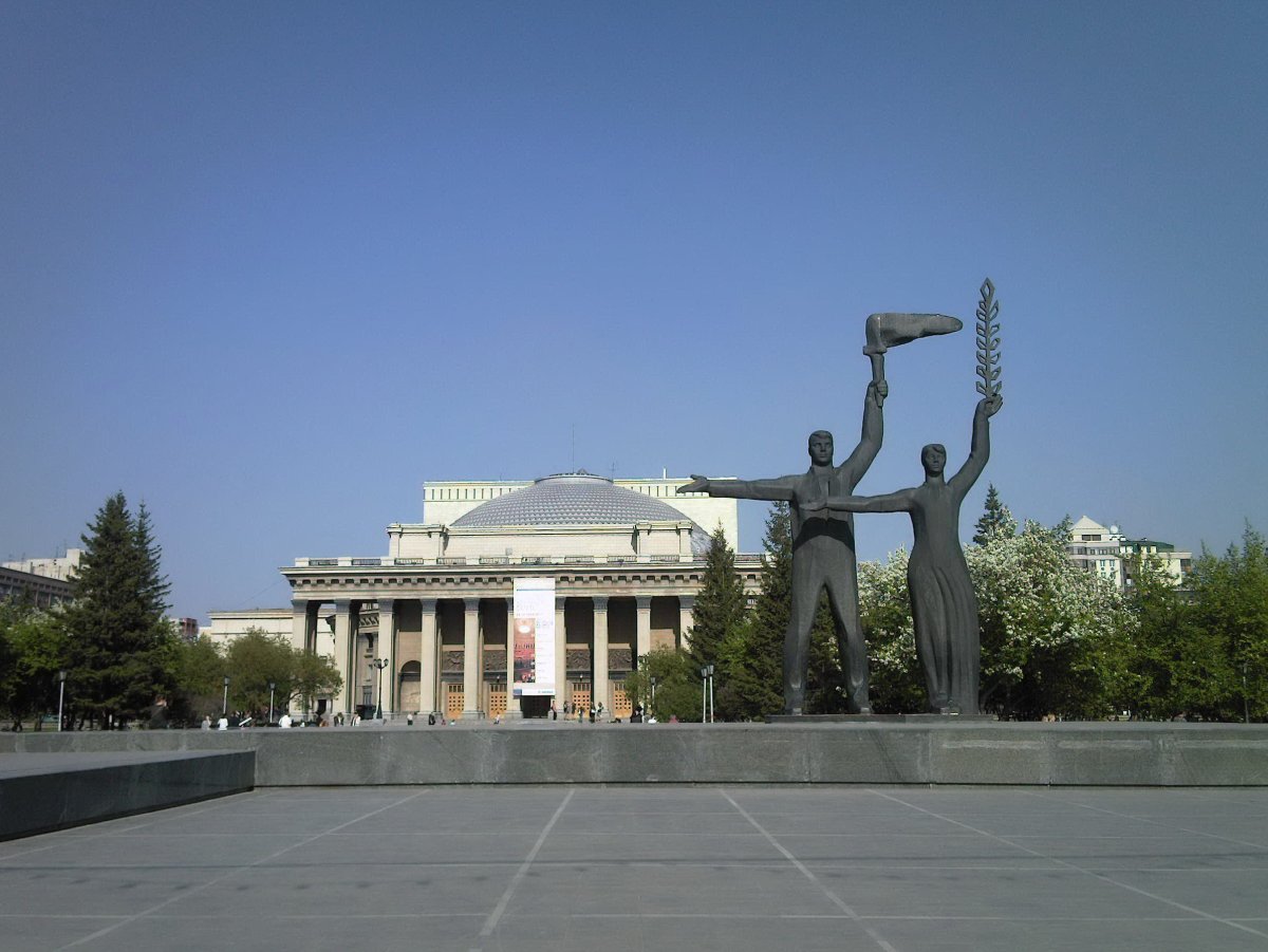 Театр оперы и балета Новосибирск памятник