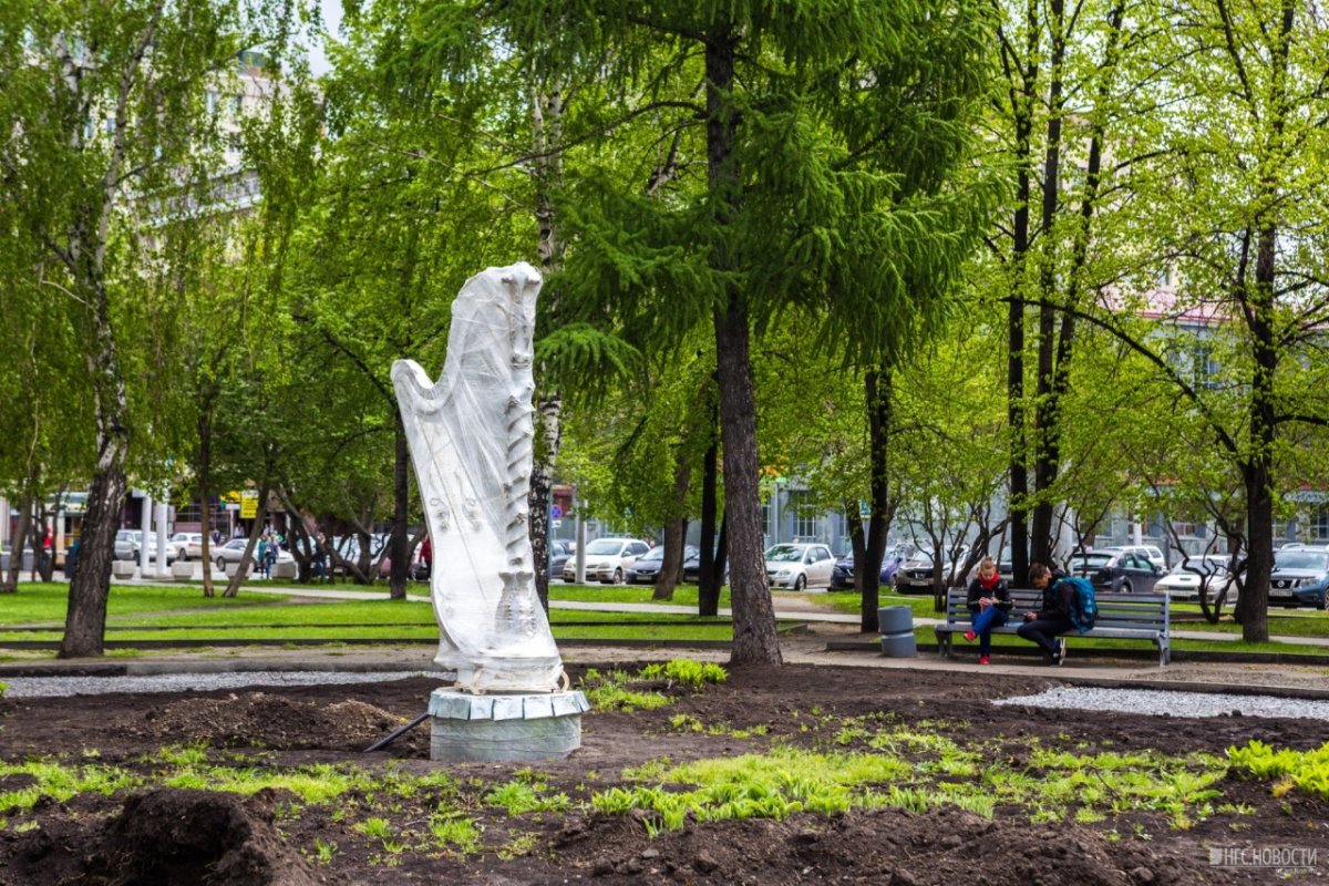 Сквер у оперного театра Новосибирск