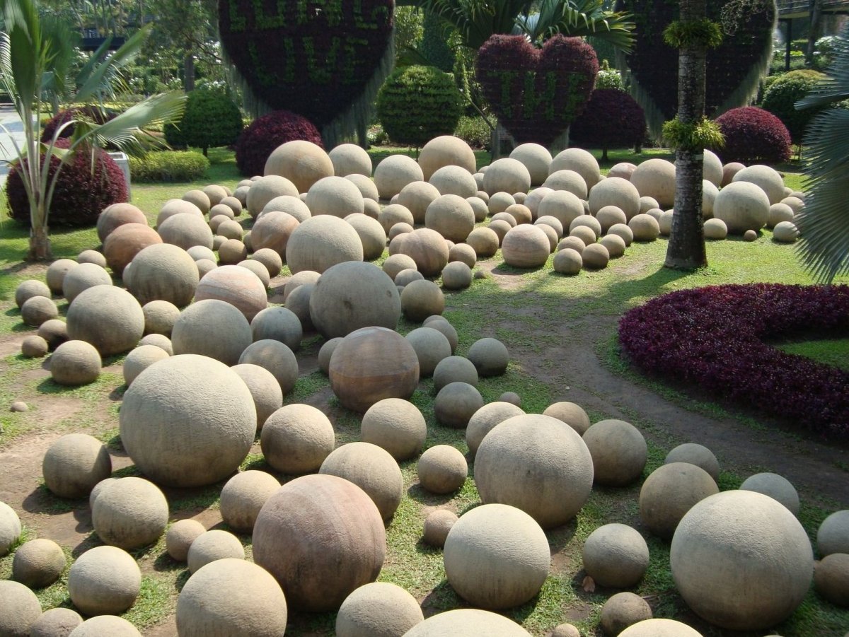 Камни в ландшафте