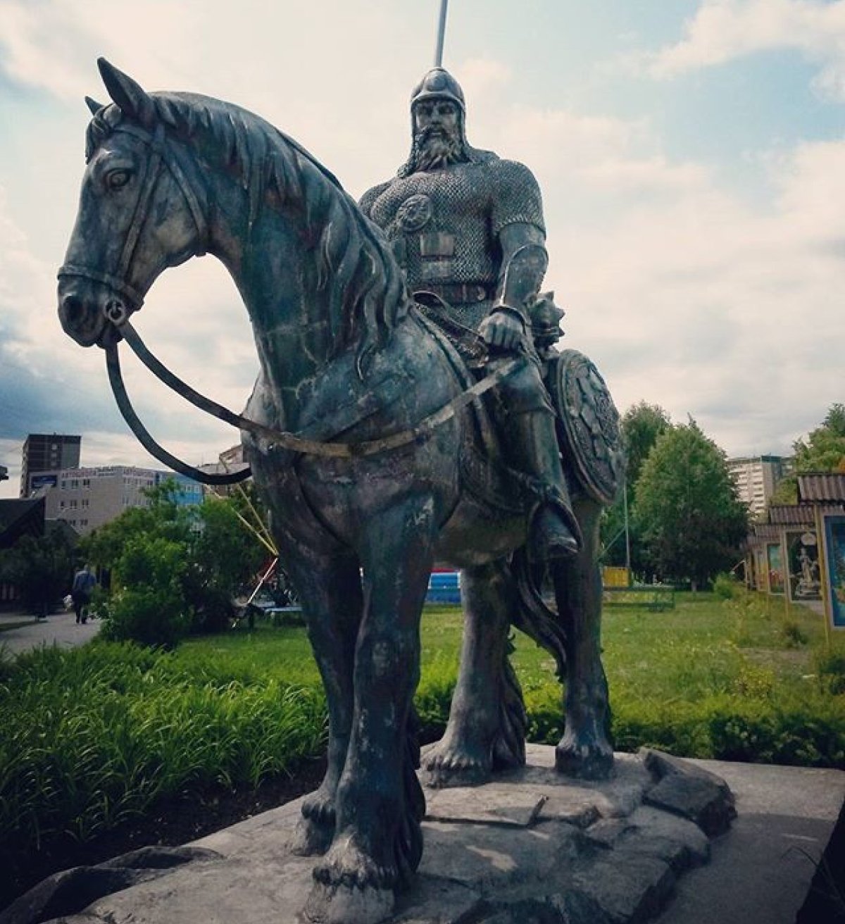 Памятник богатырю Илье Муромцу