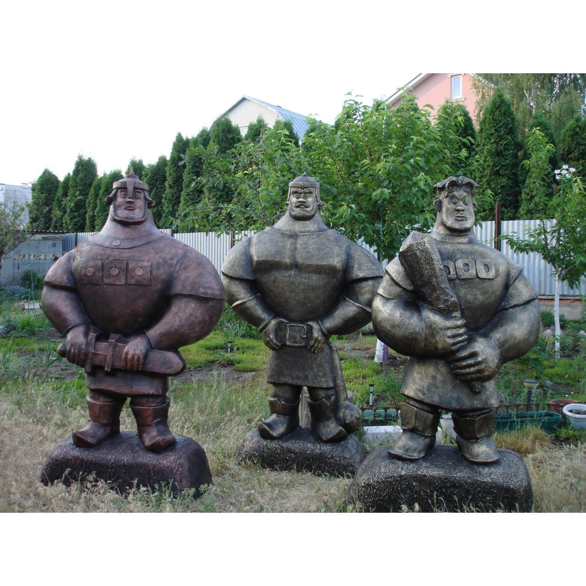 Памятник три богатыря в Красноярске