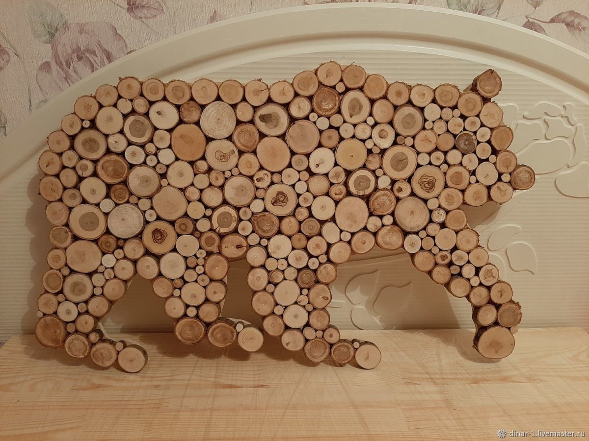 Медведь из спилов дерева