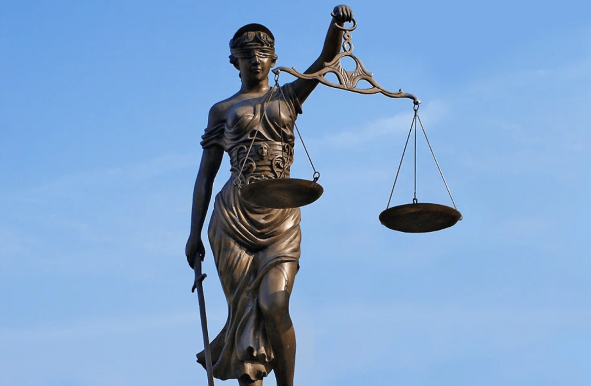 Статуя Богини правосудия Фемиды