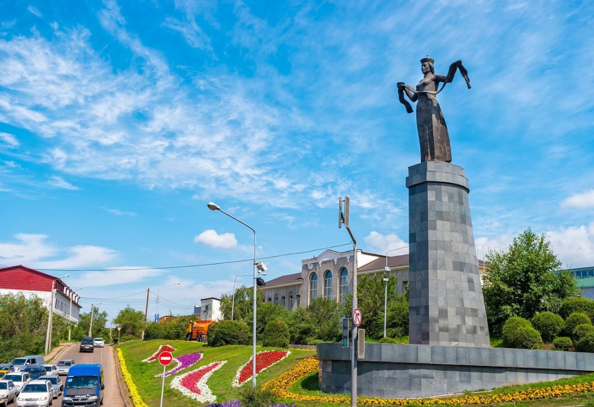 Бурятия Улан-Удэ скульптура гостеприимная Бурятия