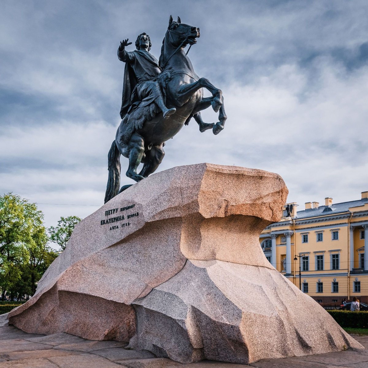 Памятник Петру 1 в Санкт-Петербурге медный всадник