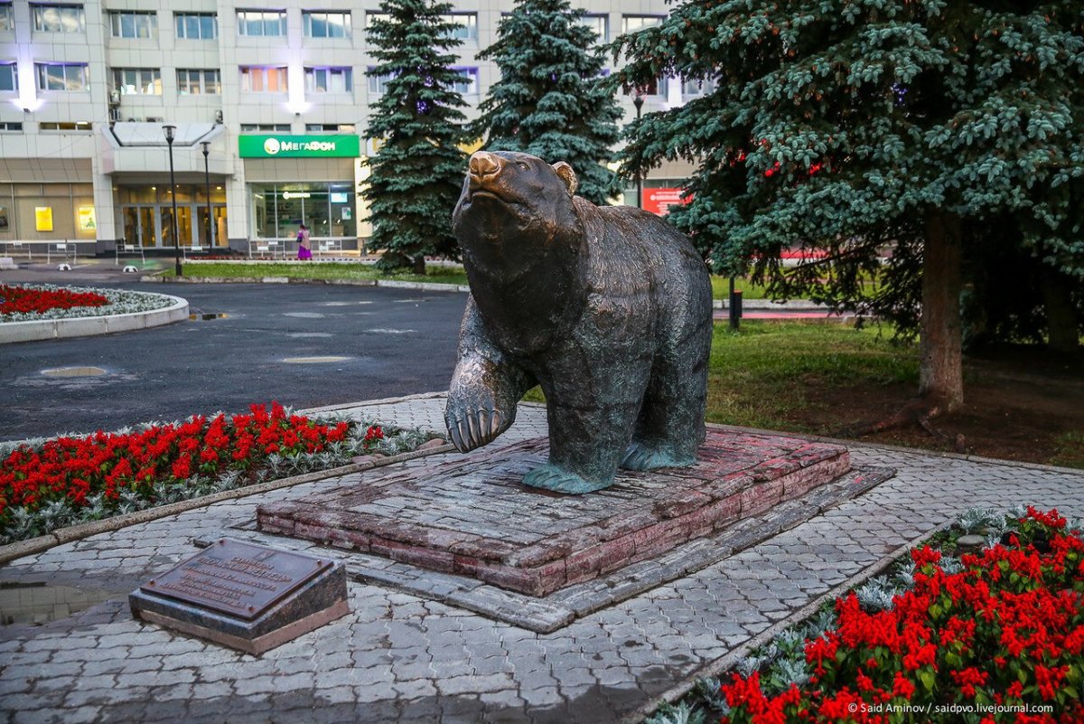 Памятник на набережной Пермь