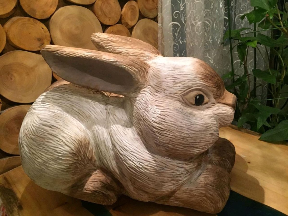 Декоративная фигурка для сада зайцы на пеньке
