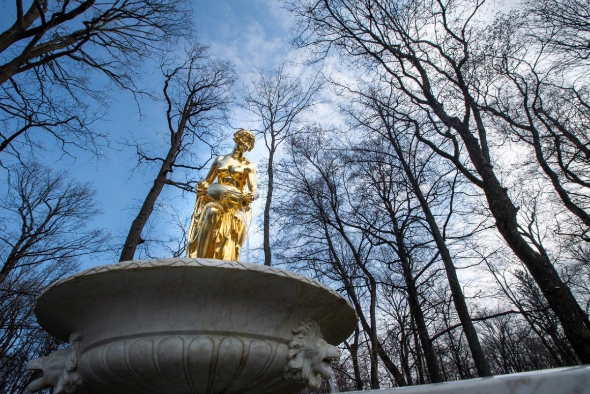 Петергоф весной в марте
