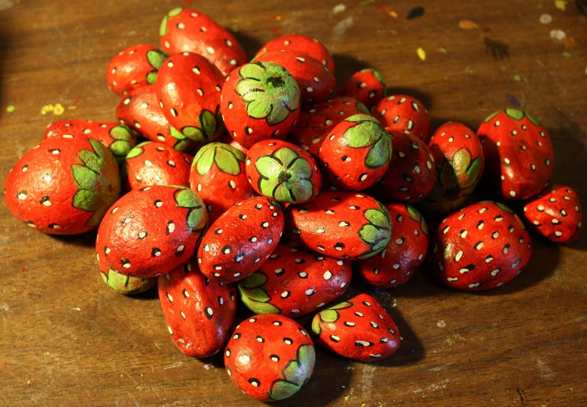 Клубника из камней