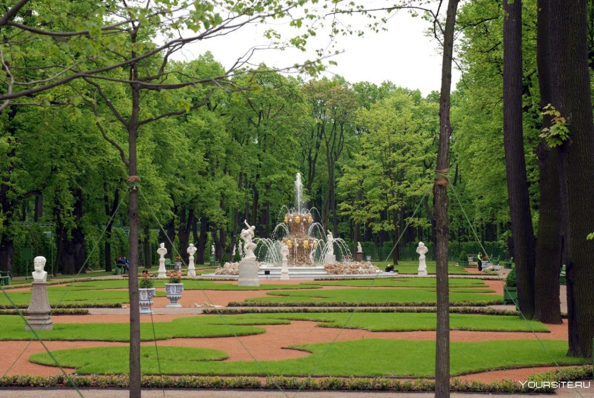 Летний сад в Санкт-Петербурге улица