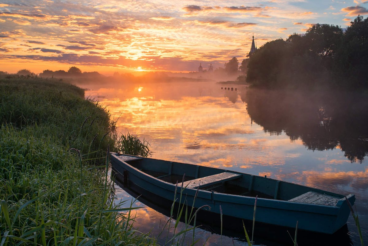 Рассвет на реке