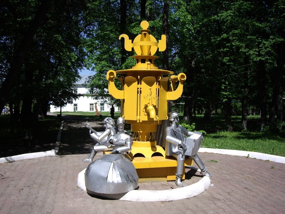 Памятник самовару в Суксуне