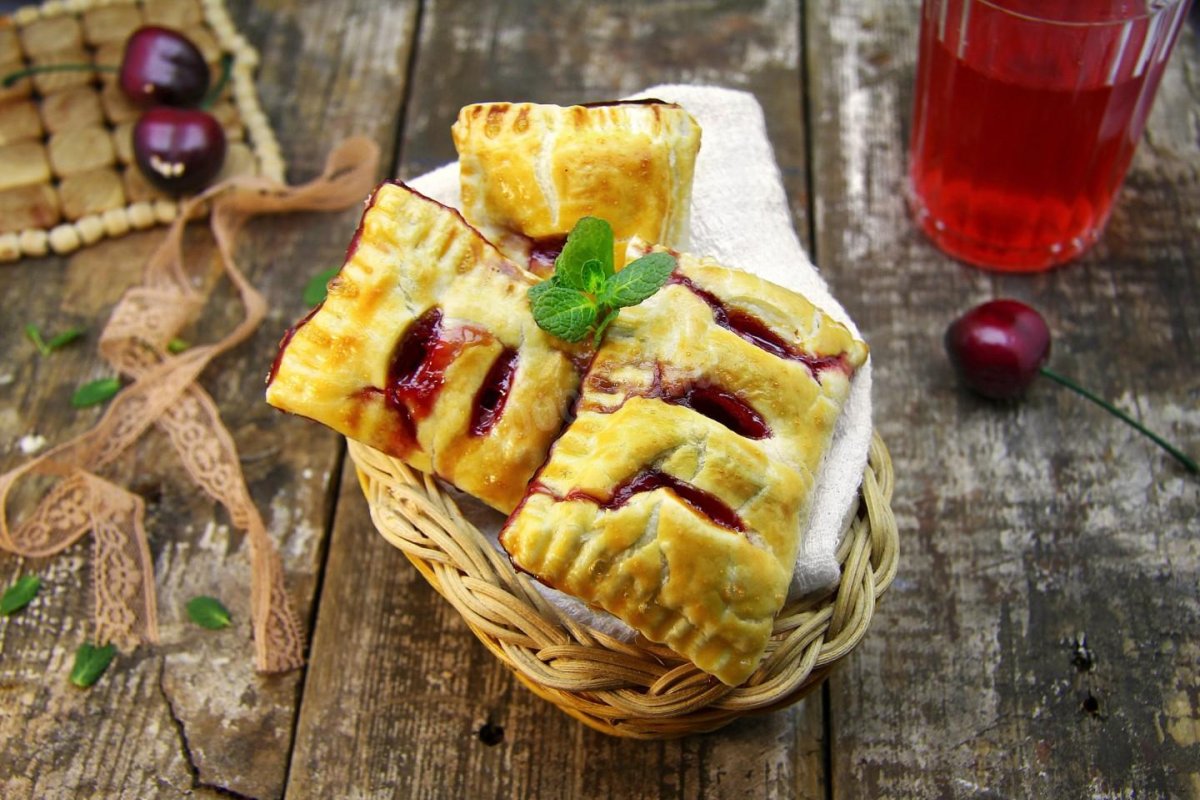Слойка с вишней золотой Колос
