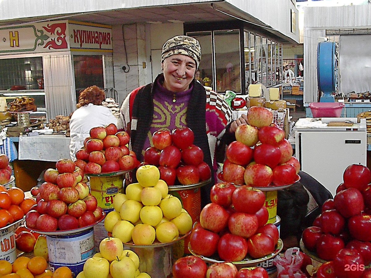 Яблоки на рынке