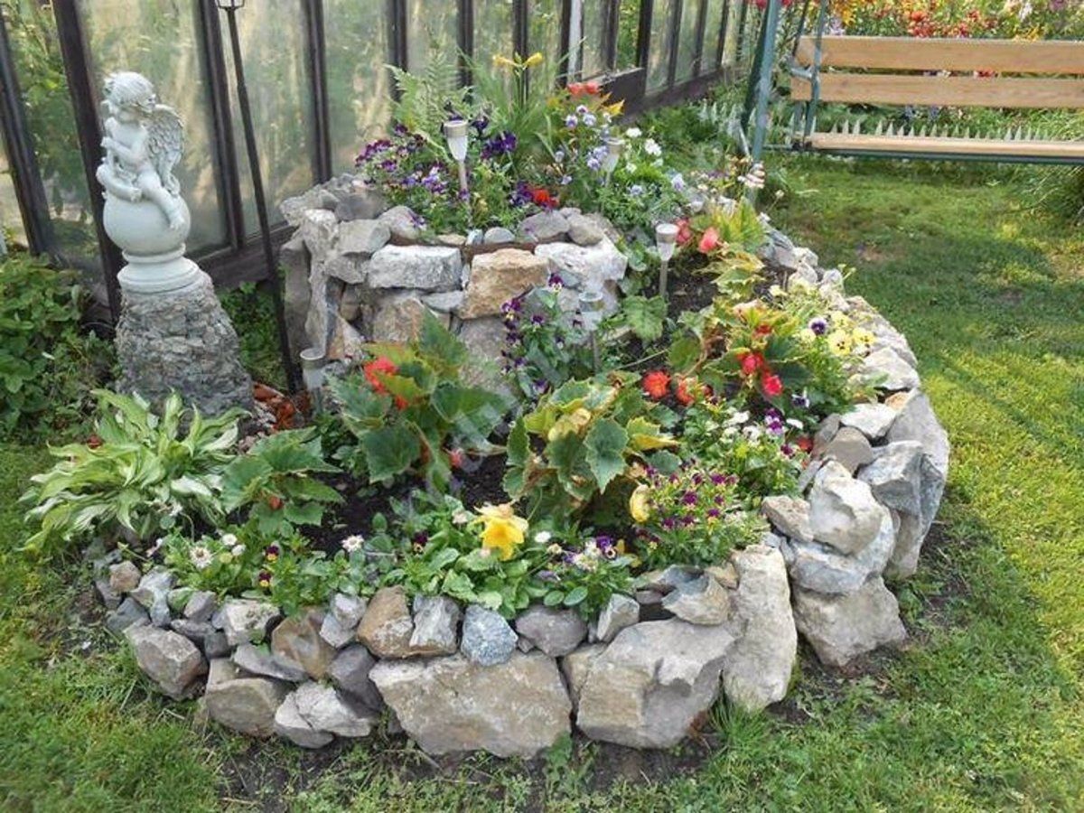 Цветник из камней