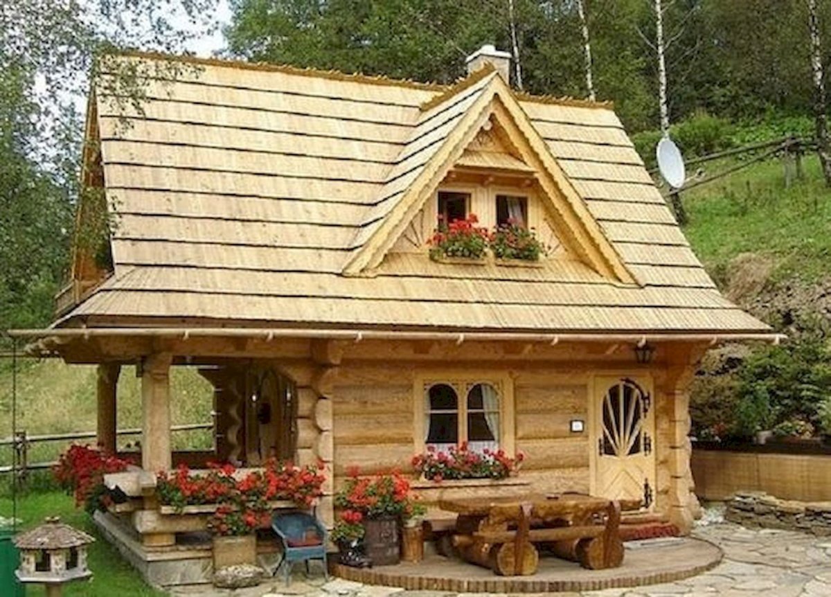 Сказочный бревенчатый дом