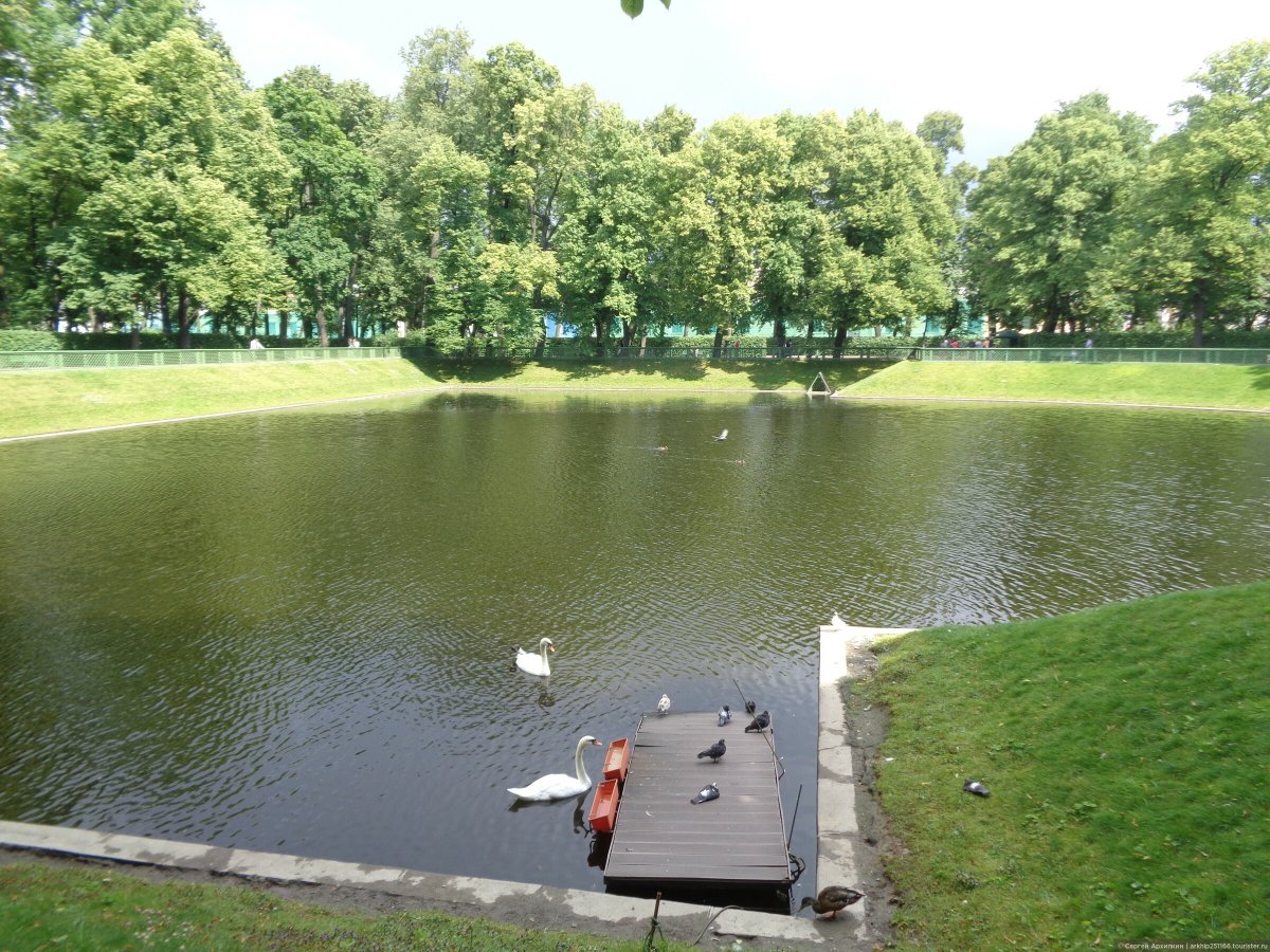 Летний сад в Санкт-Петербурге пруд
