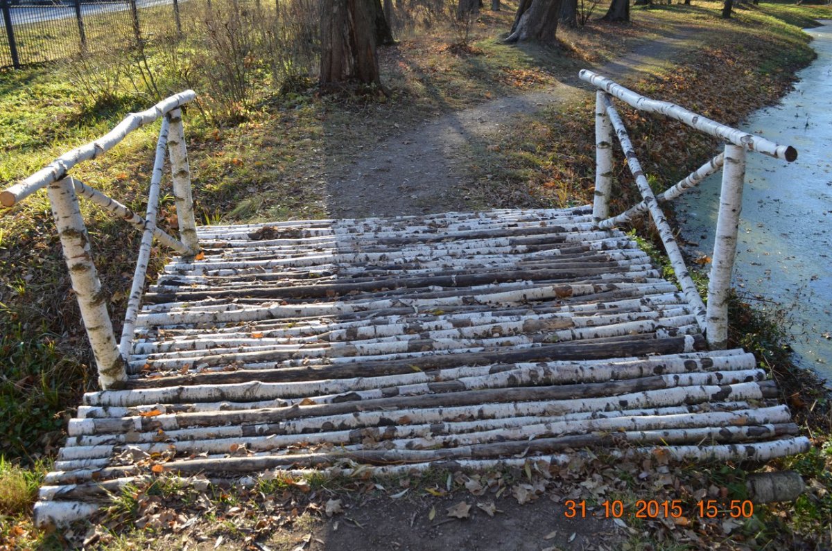 Мост из бревен