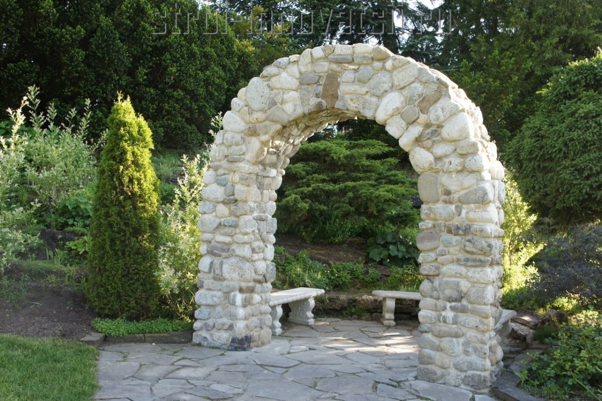 Арка Руст камень