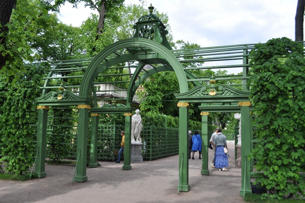 Летний сад в Санкт-Петербурге арка