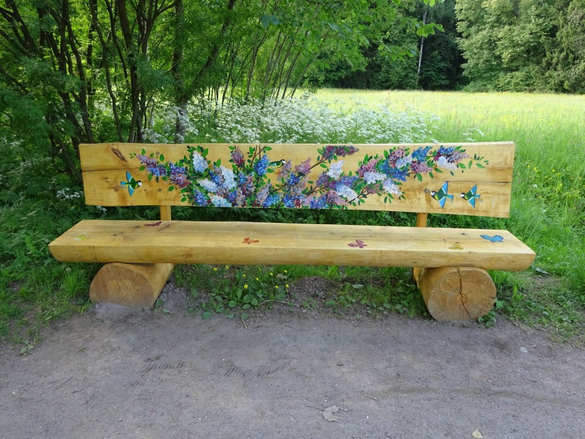Разрисованные скамейки