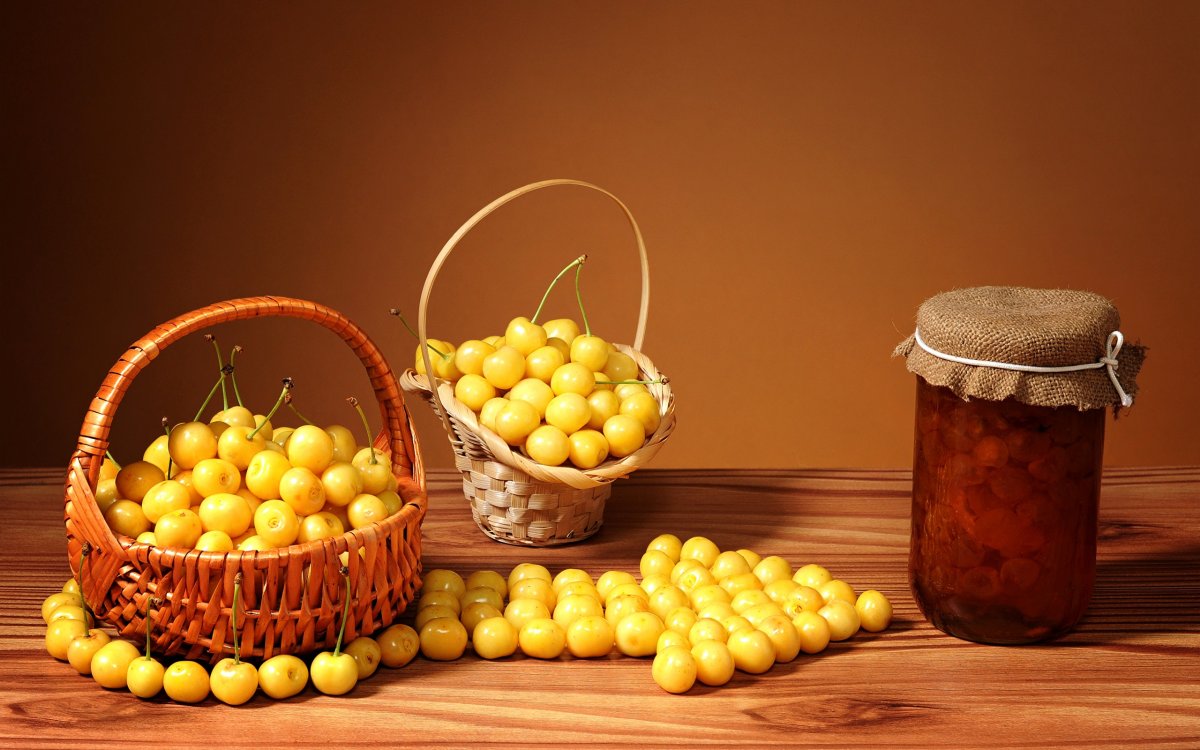 Черешня желтая
