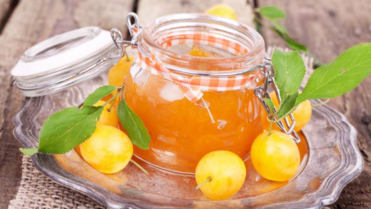 Варенье из алычи с косточками