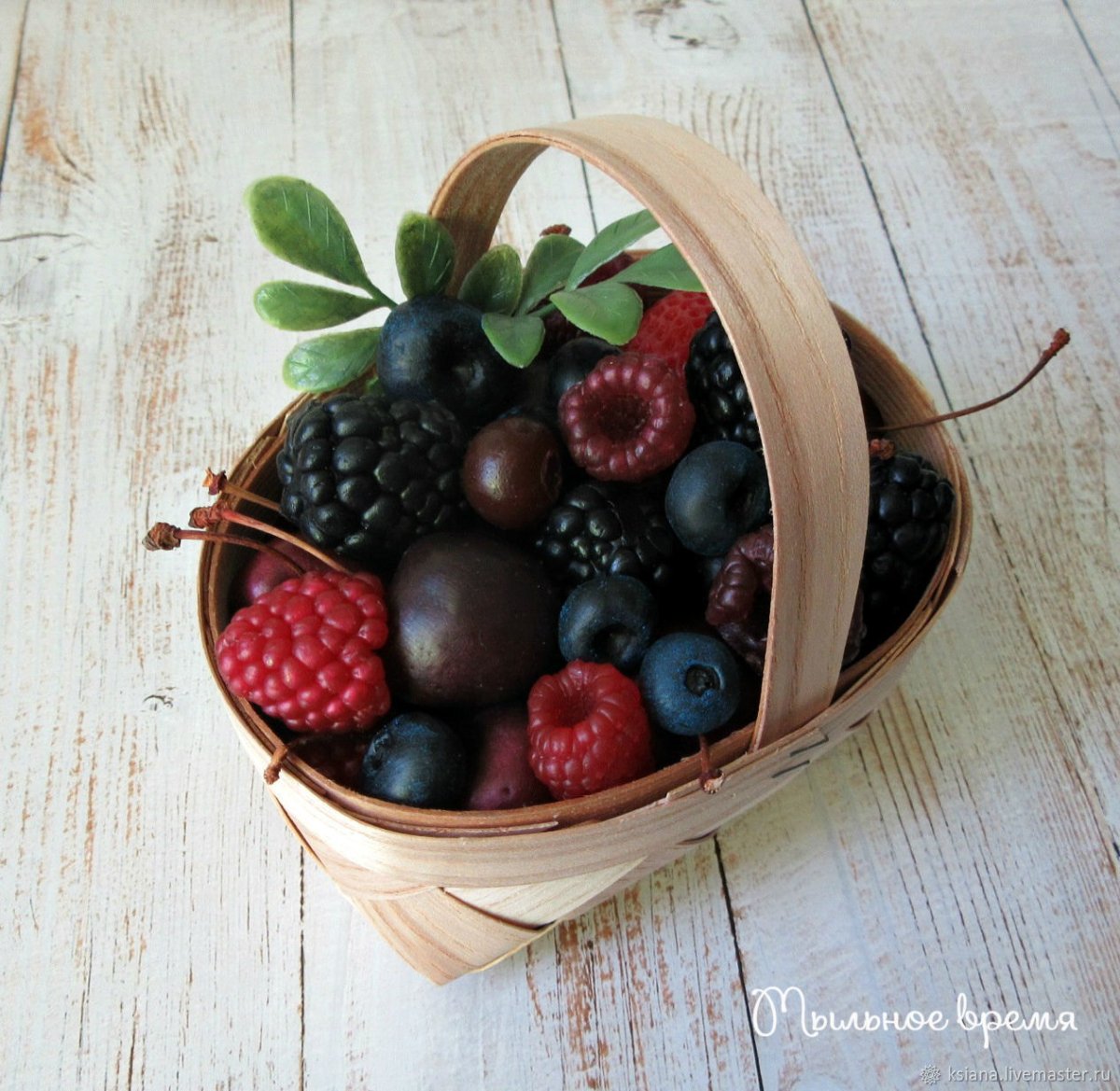 Мыльные ягоды в лукошке