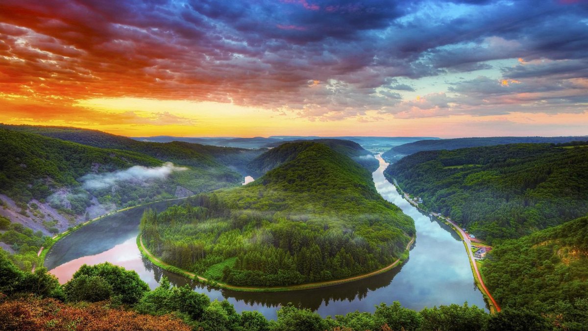 Красивая река