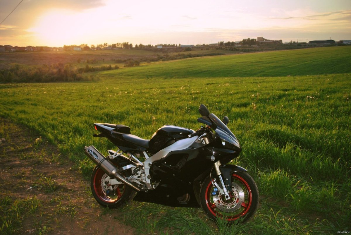 Yamaha r1 Travel