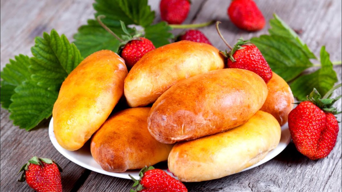Пирожки с клубникой