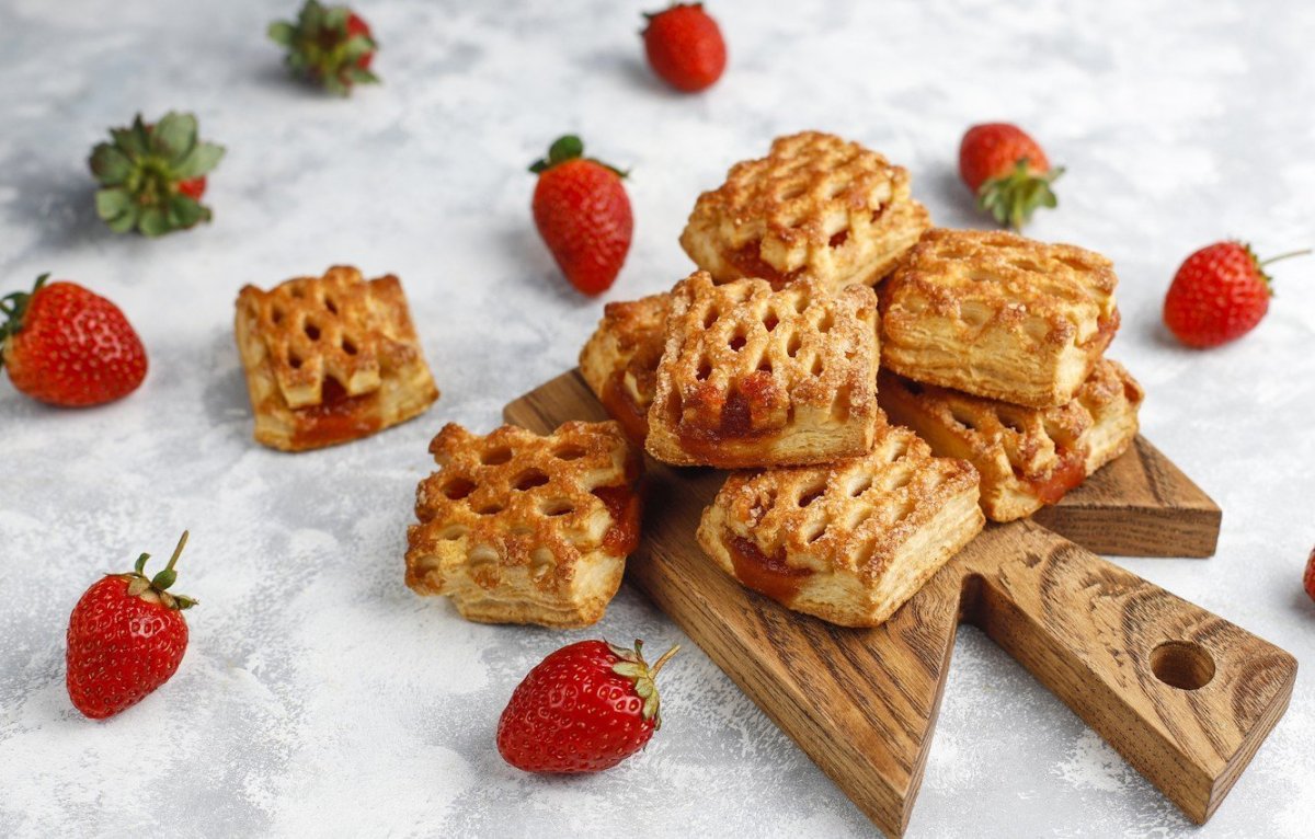 Слойка с клубникой