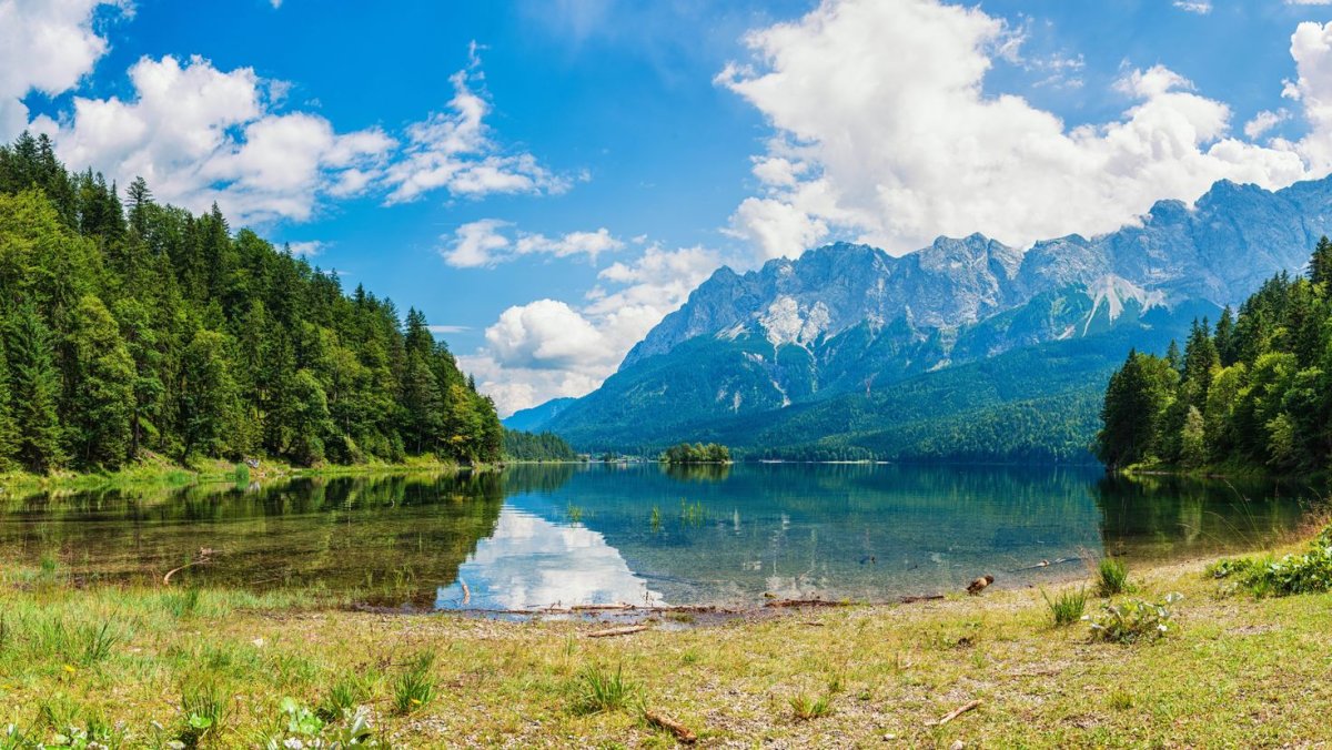 Пейзаж горы озеро панорама