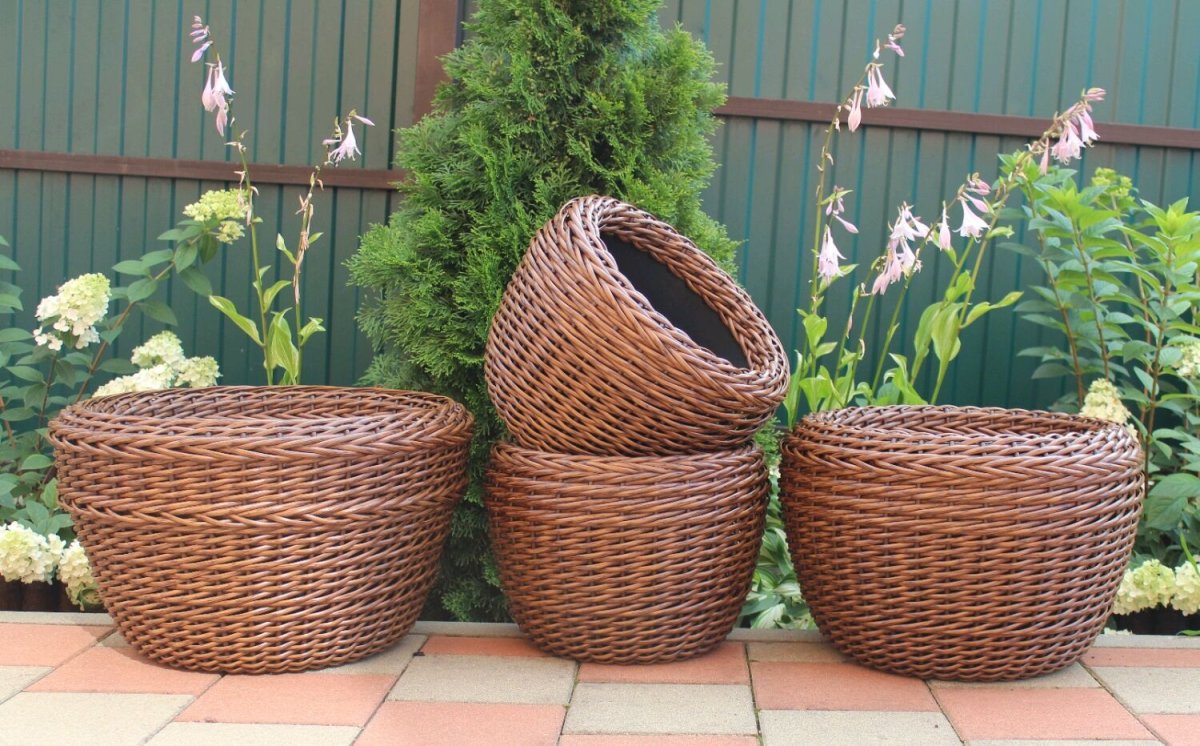 Вазоны из ротанга