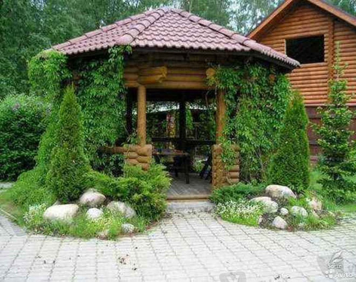 Ландшафт дачного участка с беседкой