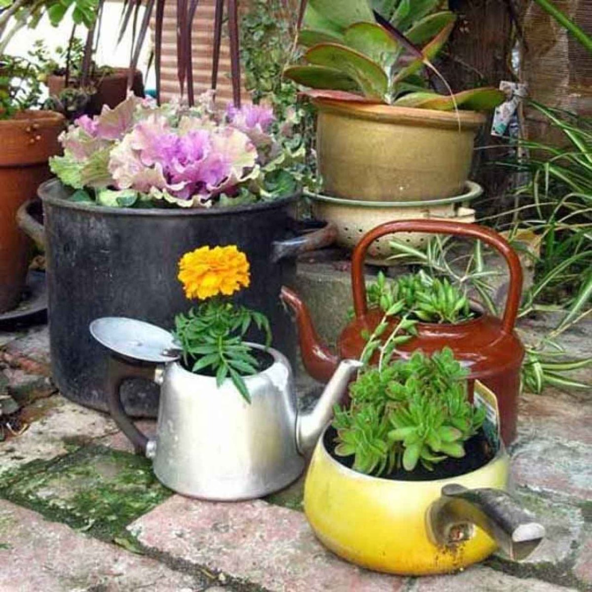 Кашпо из старой кастрюли