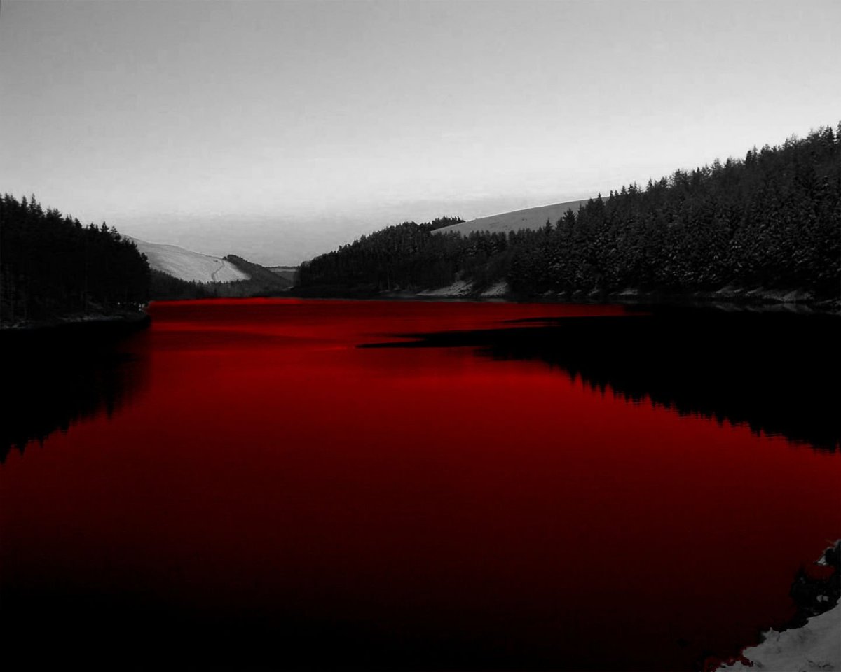Красное озеро Румыния красная вода