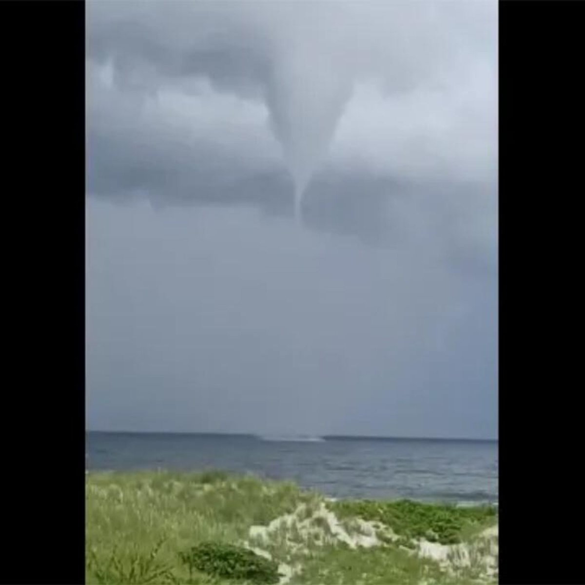 Смерч на море